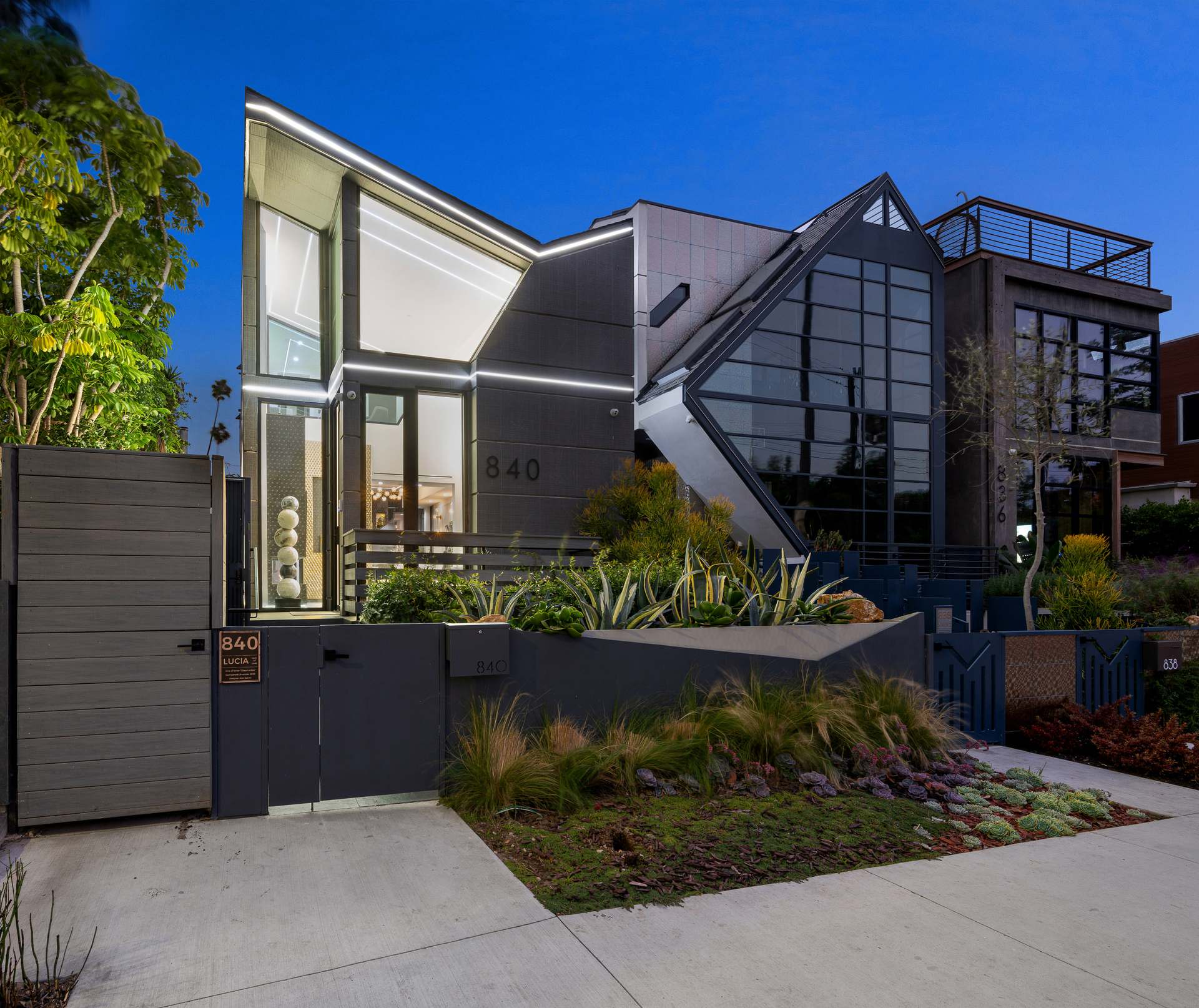 Просторен семеен дом с място за множество поколения